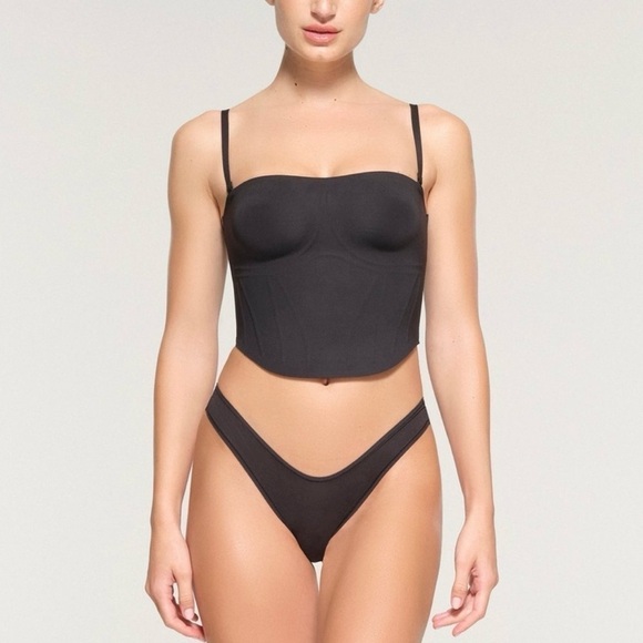 SKIMS Bonded Crop Corset in Onyx - Picture 5 of 7